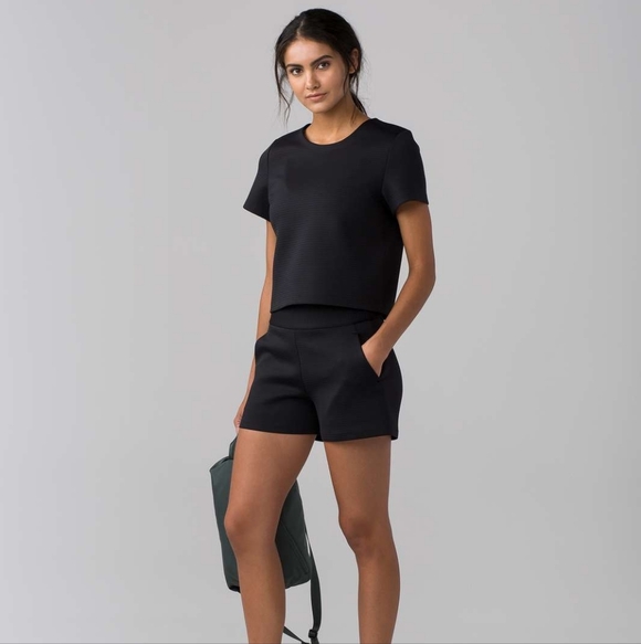 Lululemon Black Scuba Fabric Cropped Tee M - Picture 2 of 4